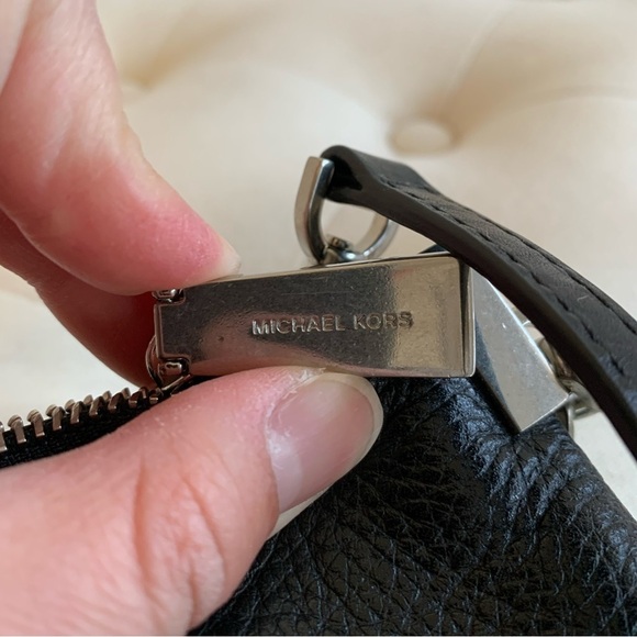 Michael Kors Leather James Large Zip Clutch Crossbody Bag black hands free - Picture 12 of 15